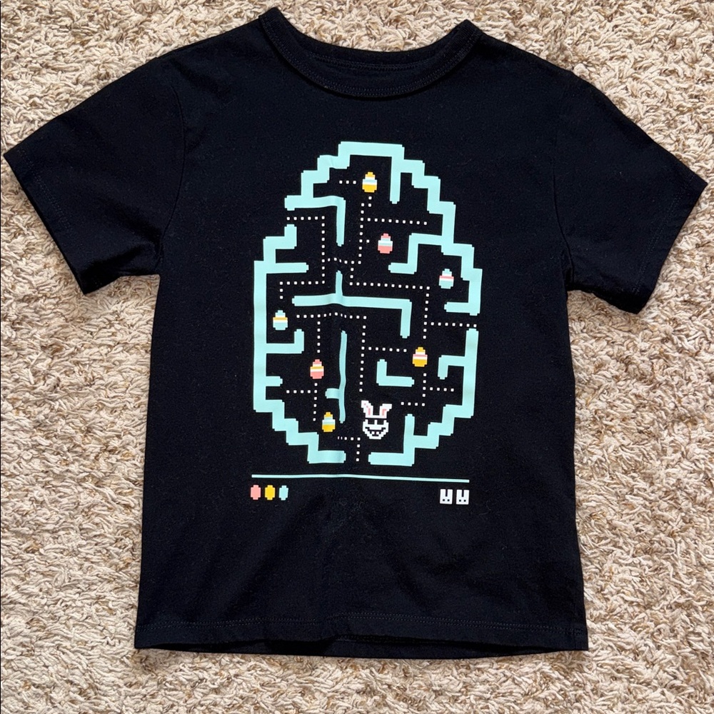 5-6/small boys short sleeve Easter t-shirt. Black with pac-man style Easter egg.
